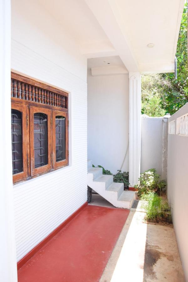 Tharaka Homestay Weligama Buitenkant foto