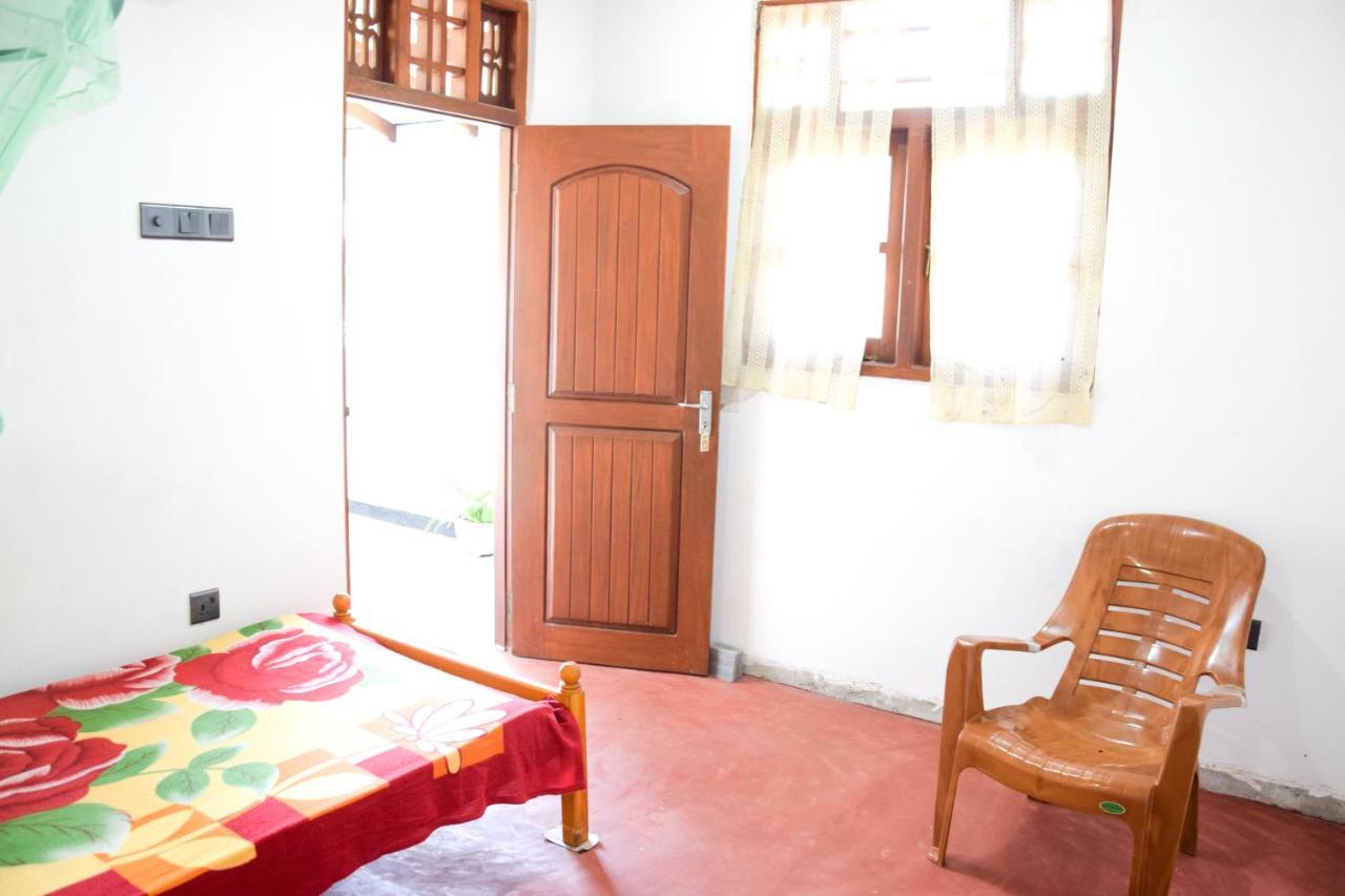 Tharaka Homestay Weligama Buitenkant foto