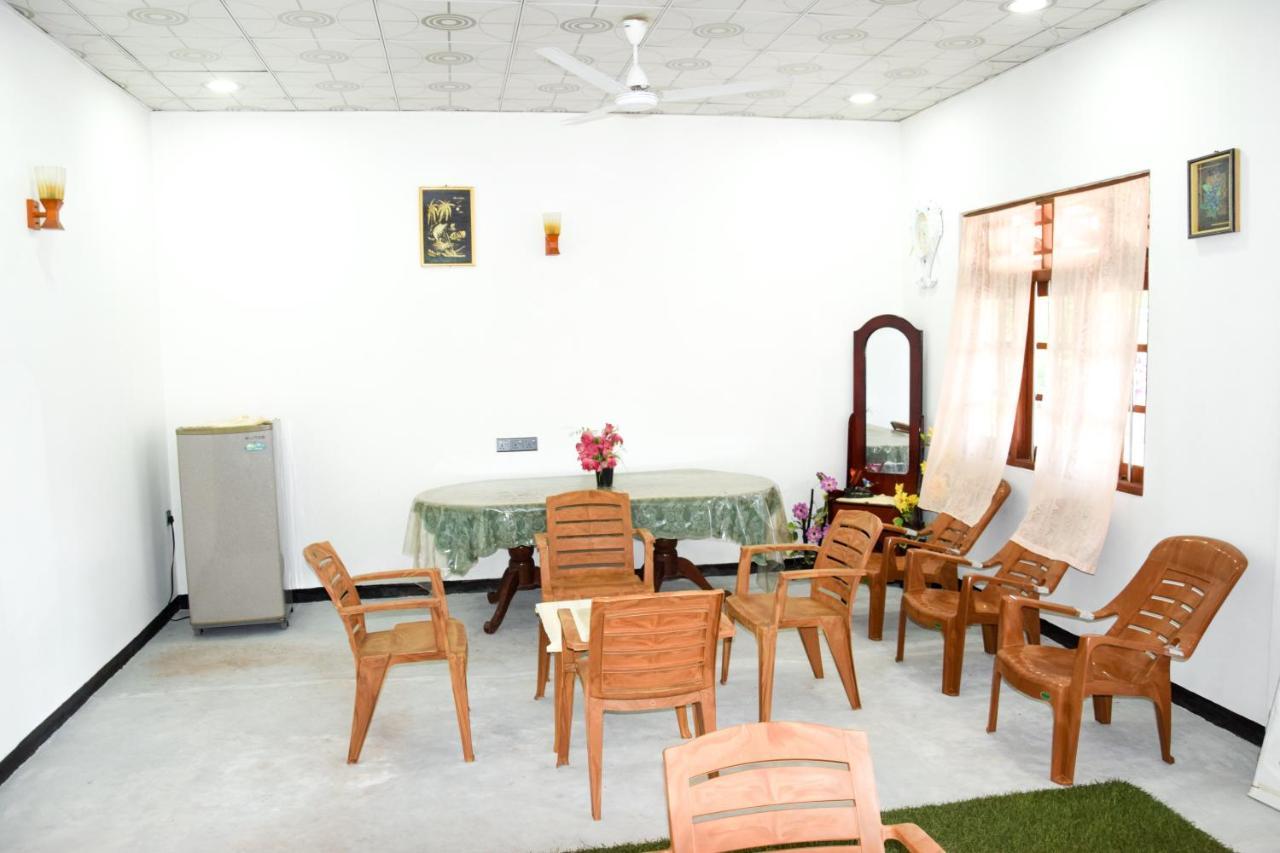 Tharaka Homestay Weligama Buitenkant foto