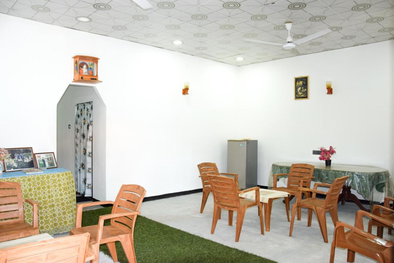 Tharaka Homestay Weligama Buitenkant foto